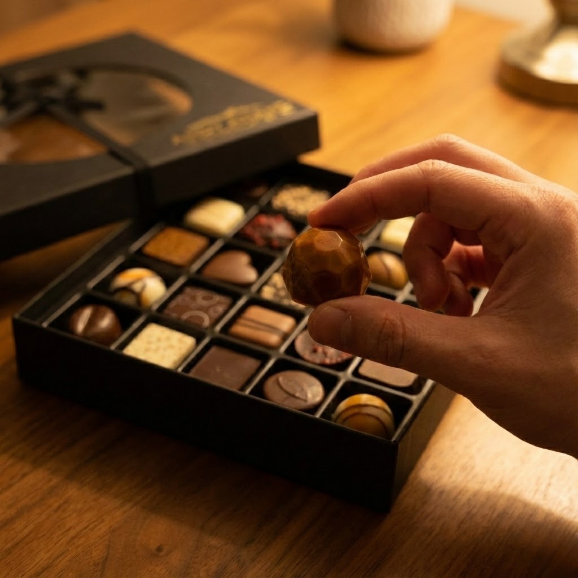 Andy Anand Velvet Collection Chocolate Pralines Trufas 25 piezas - Delicias decadentes