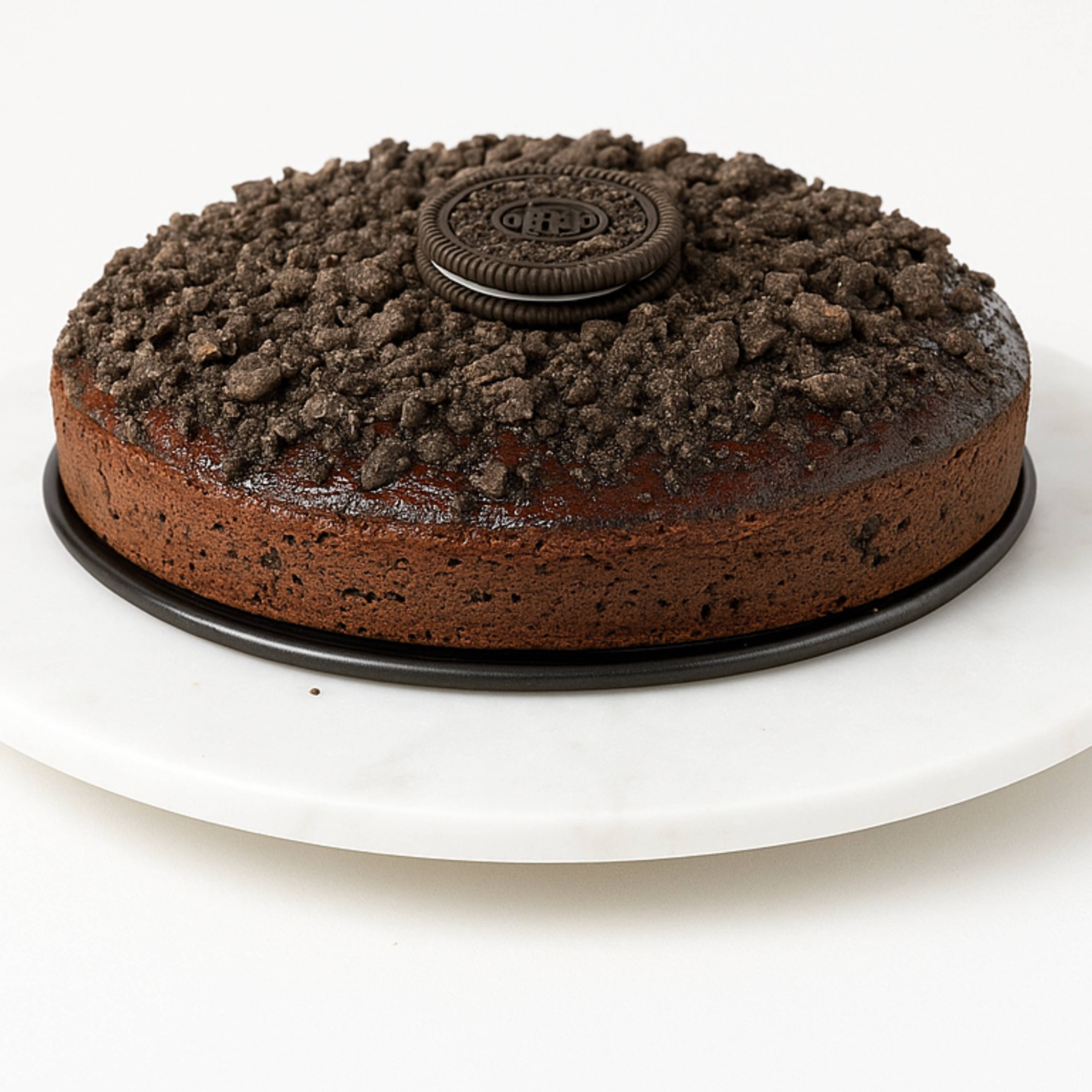 Andy Anand handcrafted a 9" cookies cream cake, sugar-free and gluten-free, plated for a perfect presentation.