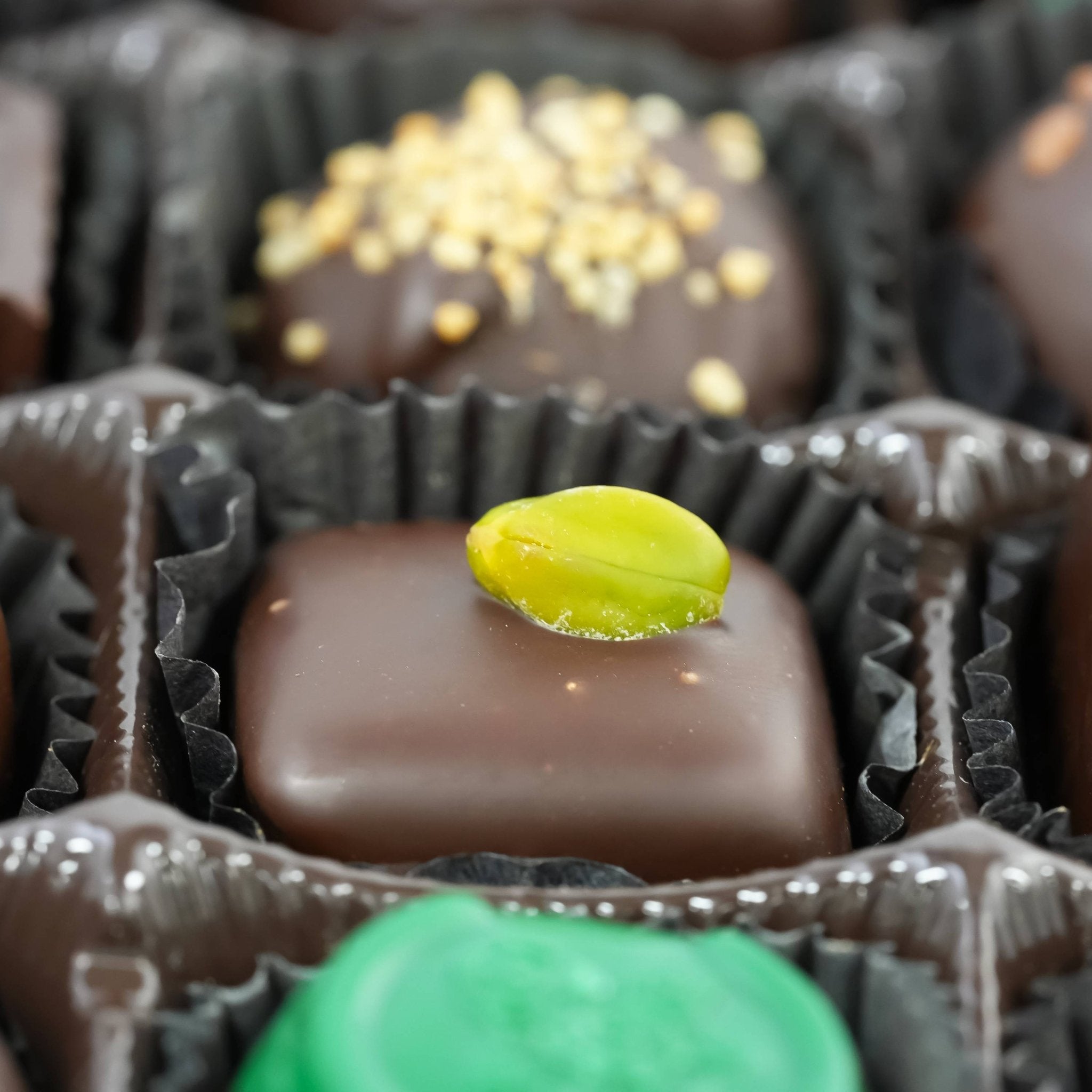 贅沢なダークチョコレートトリュフ：極上の味わいを堪能 - Andyanand