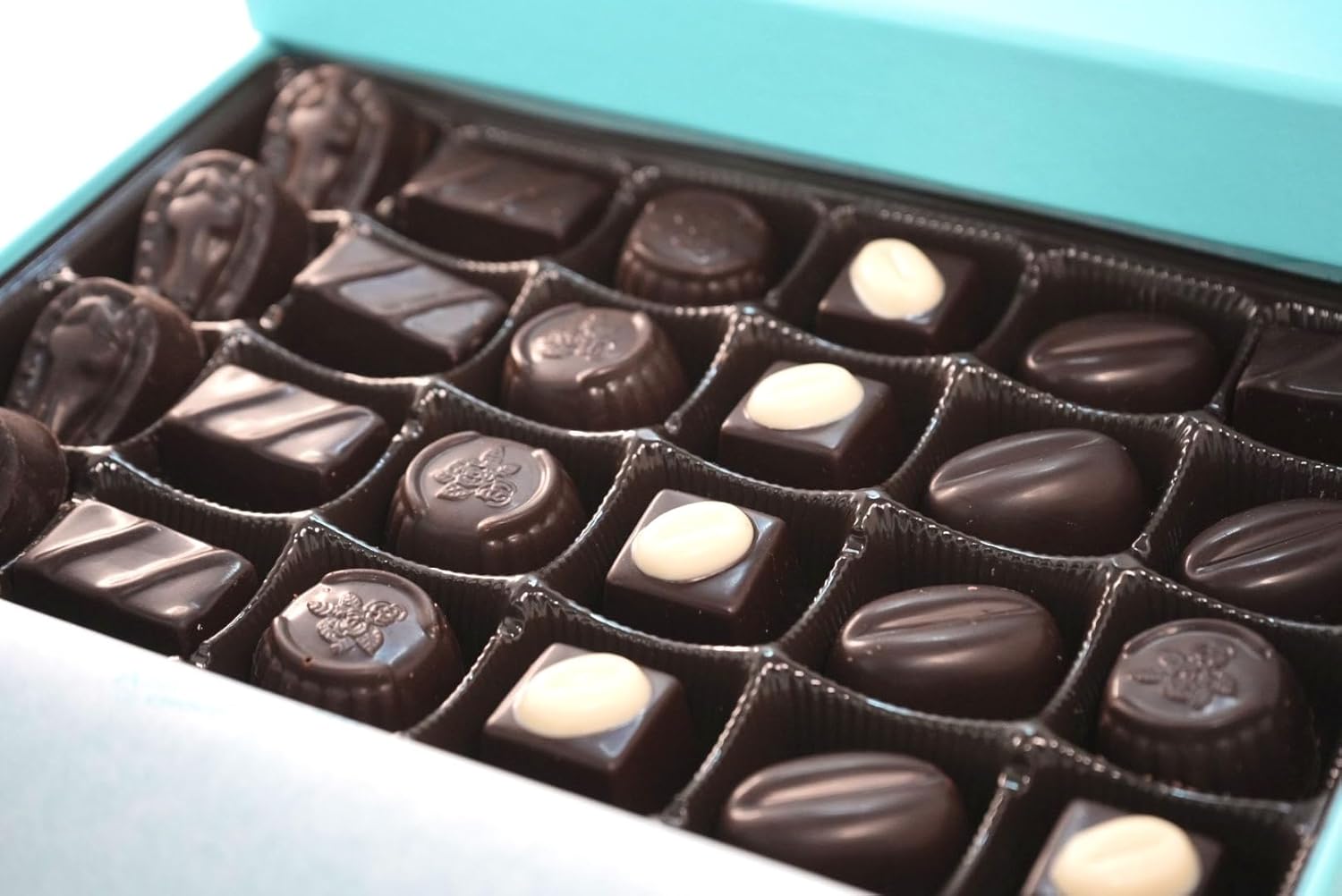 Andy Anand 24 pièces Truffes au chocolat végétaliennes sans sucre Sans produits laitiers, sans soja, sans sésame, Coffret cadeau Légèrement sucré à la stévia, Idées de coffrets cadeaux de truffes au chocolat noir - Parfait pour toutes les occasions 