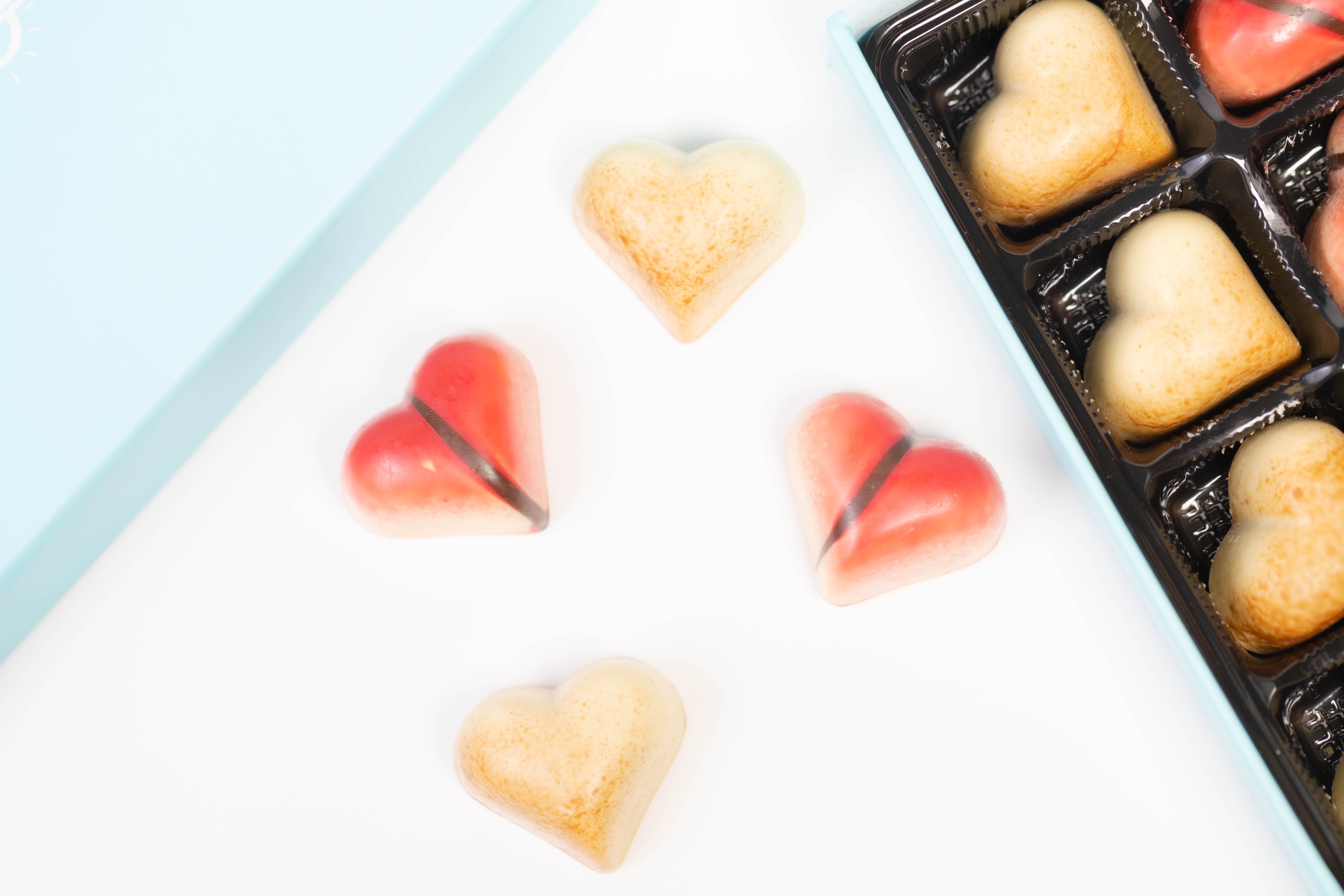 White Chocolate Heart is a gourmet chocolate gift for couples